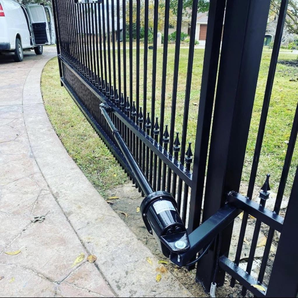 Gate arm repair on rural property in Montgomery TX